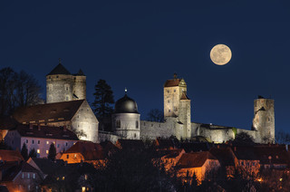 Türme der Burg Stolpen am Abend